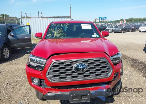 2022 Toyota Tacoma Trd Off Road z USA, uszkodzony, nr VIN 3TMCZ5AN8NM482764